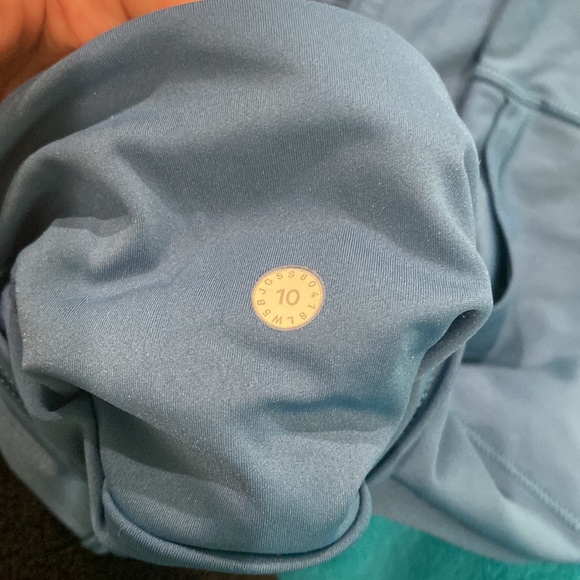 Size 10 Blue lululemon Capri leggings - Picture 5 of 5